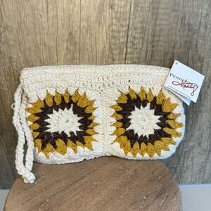 SUNFLOWER Crochet Neutral Wristlet Clutch Purse Travel Bag FAST SHIP NeW